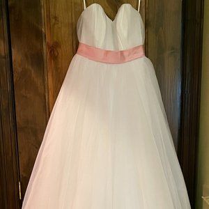 NWT Disney Fairy Tale Weddings Snow White Alfred Angelo 220